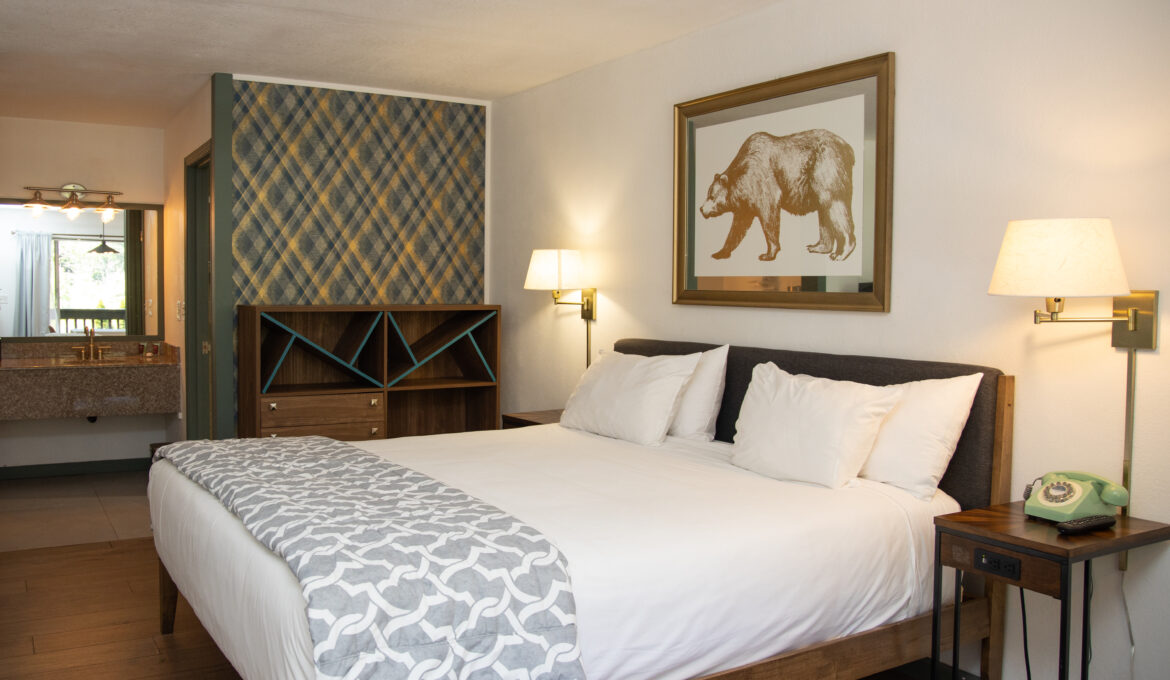 Superior King room at the Occidental Lodge.